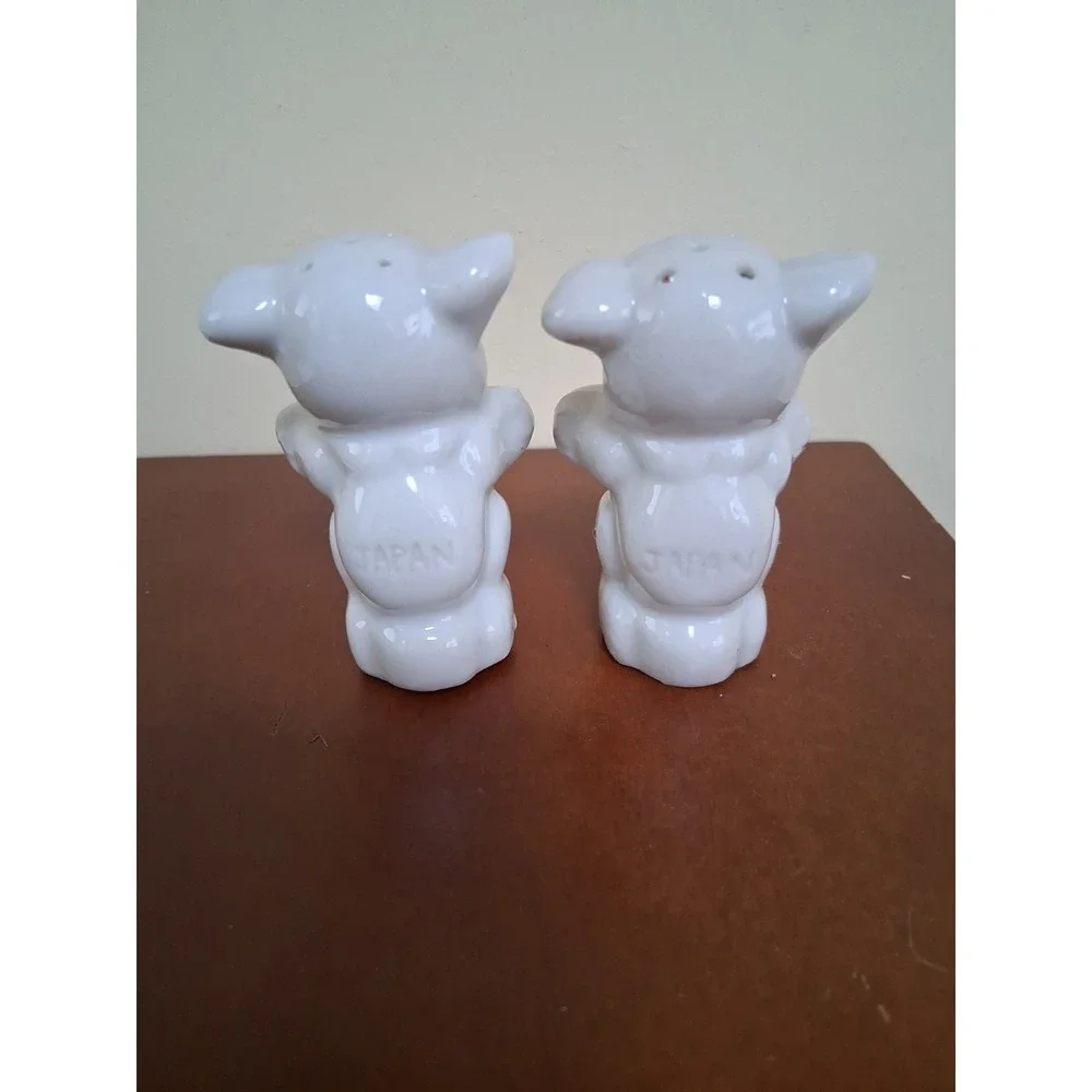 Old 1950s Occupied Japan Porcelain The Dog Vintage Salt Pepper Shakers Set